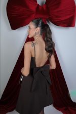 BROWN BACK BOW DETAILED DRESS - Image 2