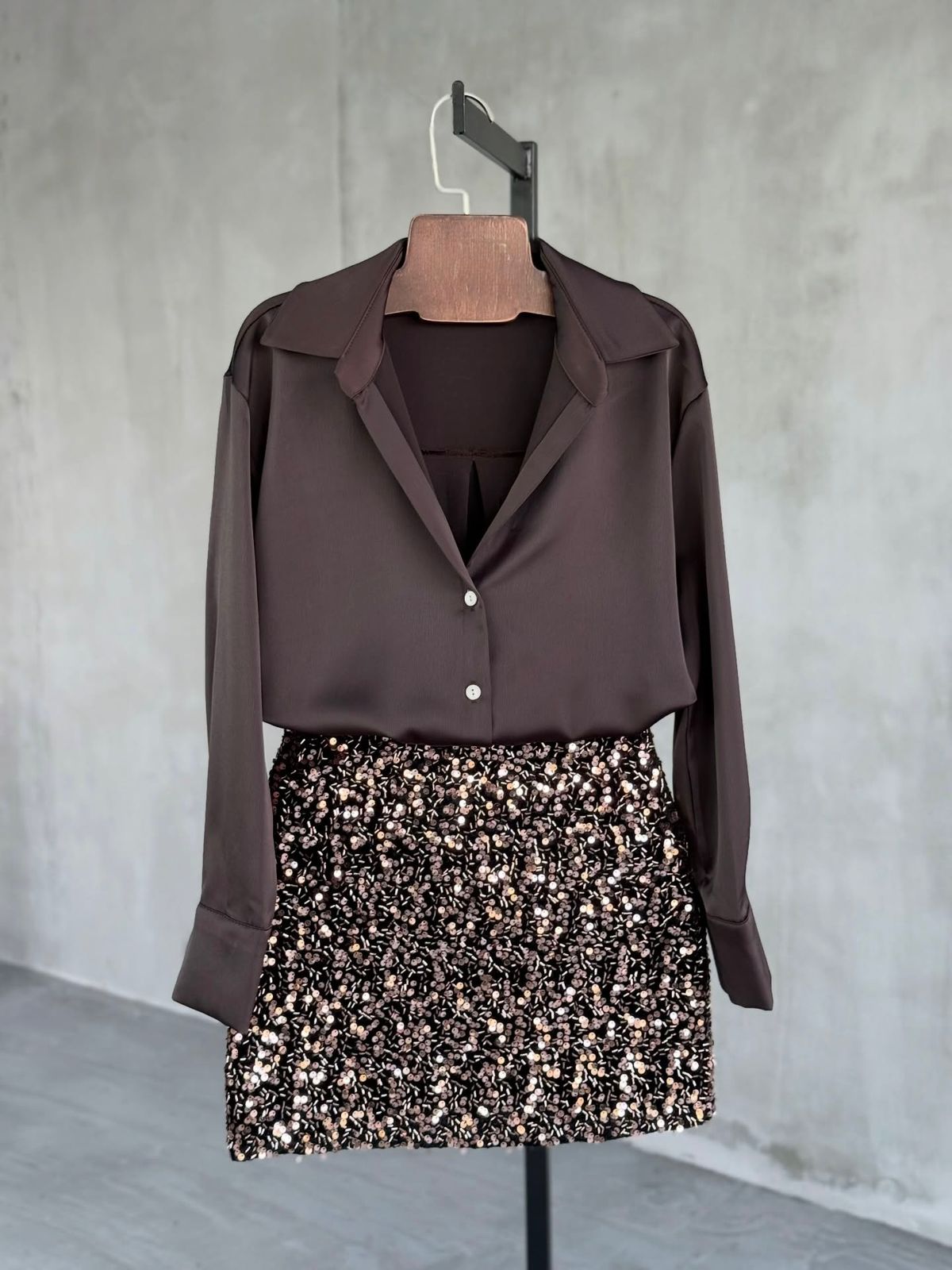 WhatsApp Image 2025-11-27 at 11.56.40 AM Large Sequined Copper skirt - Image 1