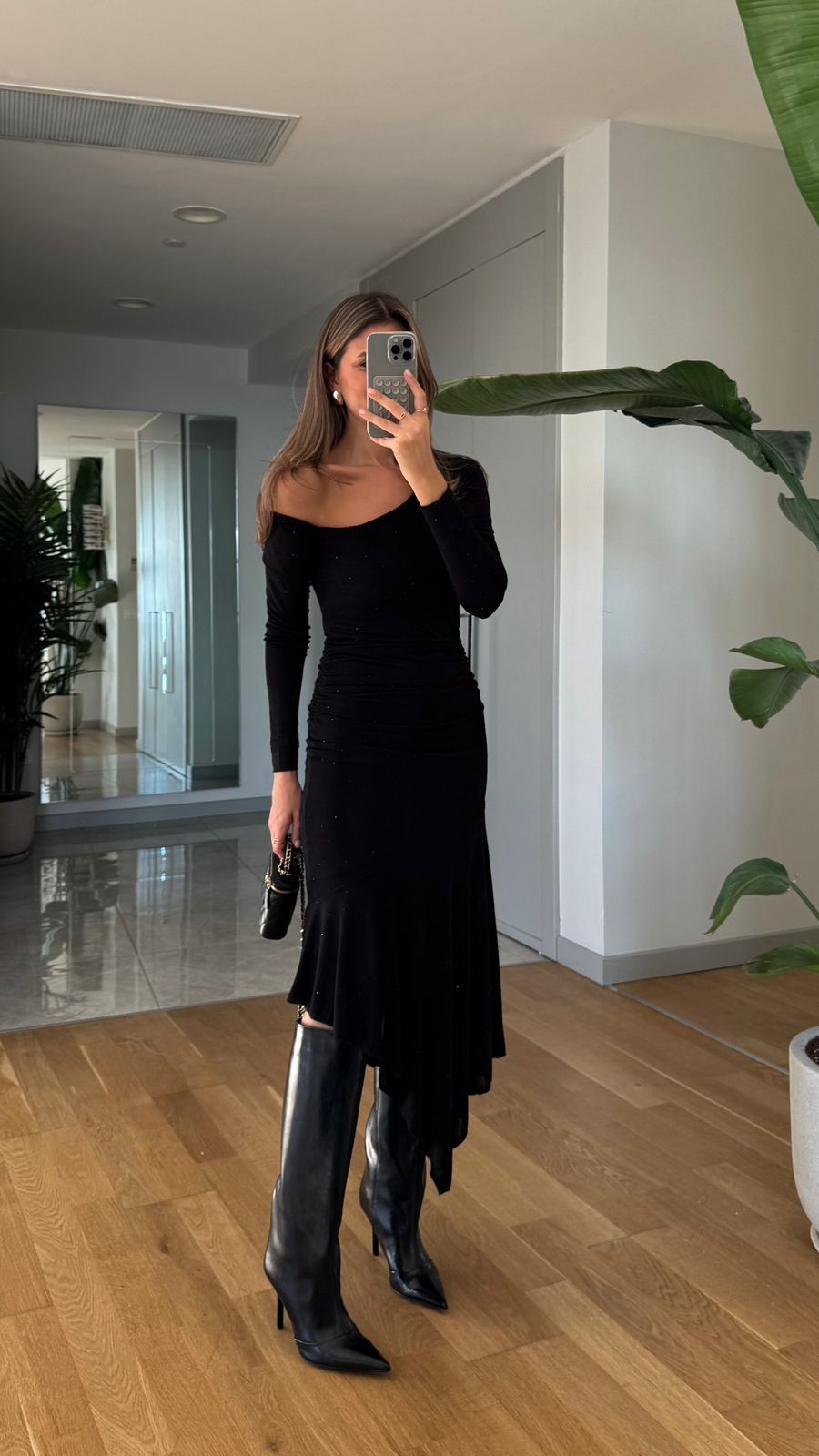 436455e6-38ca-4124-92e2-749011c4a304 Asymmetric Stone Detailed Dress - Black - Image 1