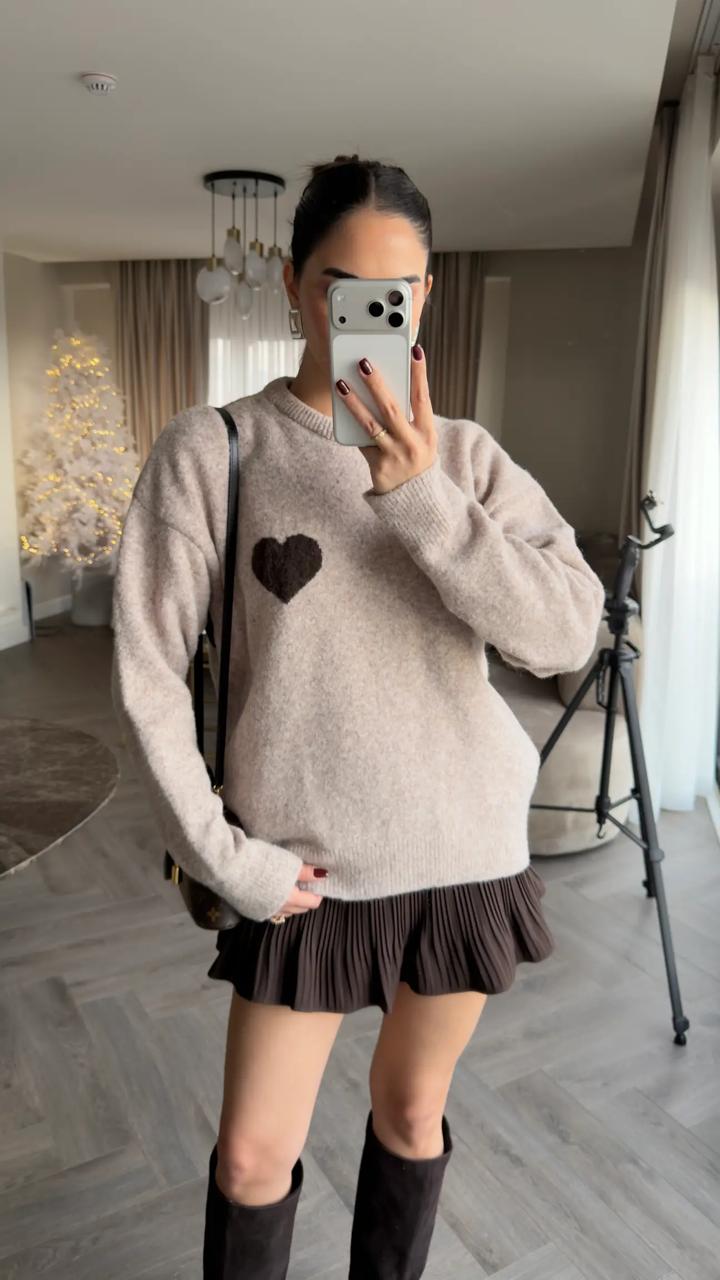 7749b457-fc29-4764-bd16-e5953ea4abaa Beige Heart Sweater - Image 1