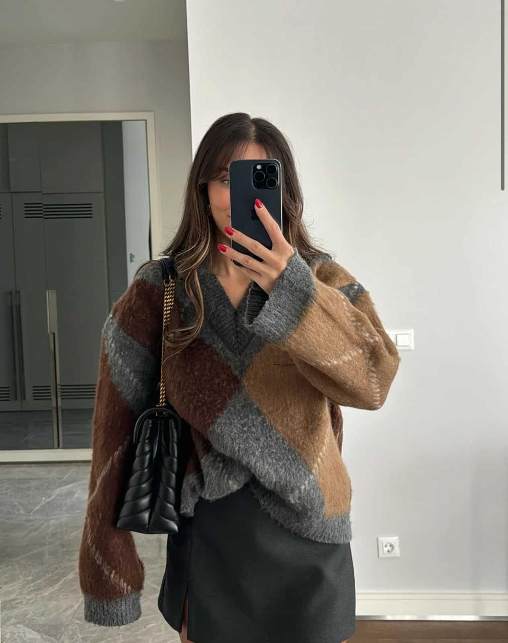 97874d3a-d621-42d9-b0fa-6d47dded4f1e Jacquard V-Neck Knit – Grey & Beige - Image 1