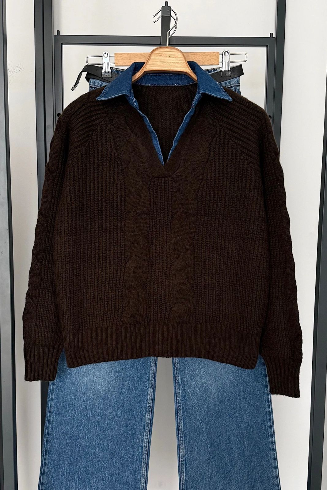 a09187ad-9124-4e38-8f2a-08036692626c Denim-Collar Cable Knit - Brown - Image 1