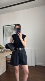 Sleeveless Black Knit Vest - Image 2