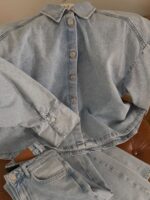 Light Wash Wide Leg Jeans - Image 4