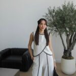 White Sleeveless Top and Pants Set With Black Trim