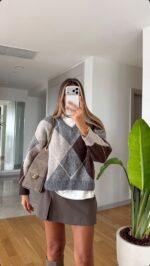 Aphrodite Argyle V-Neck Sweater Grey Brown - Image 3